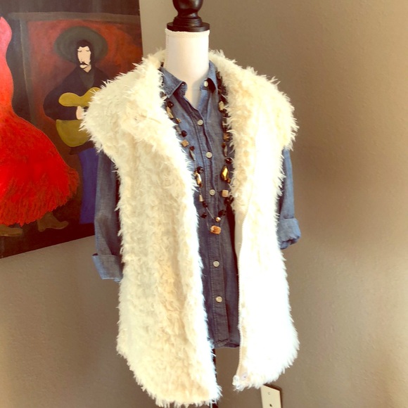 Faux Fur Vest - Picture 2 of 5